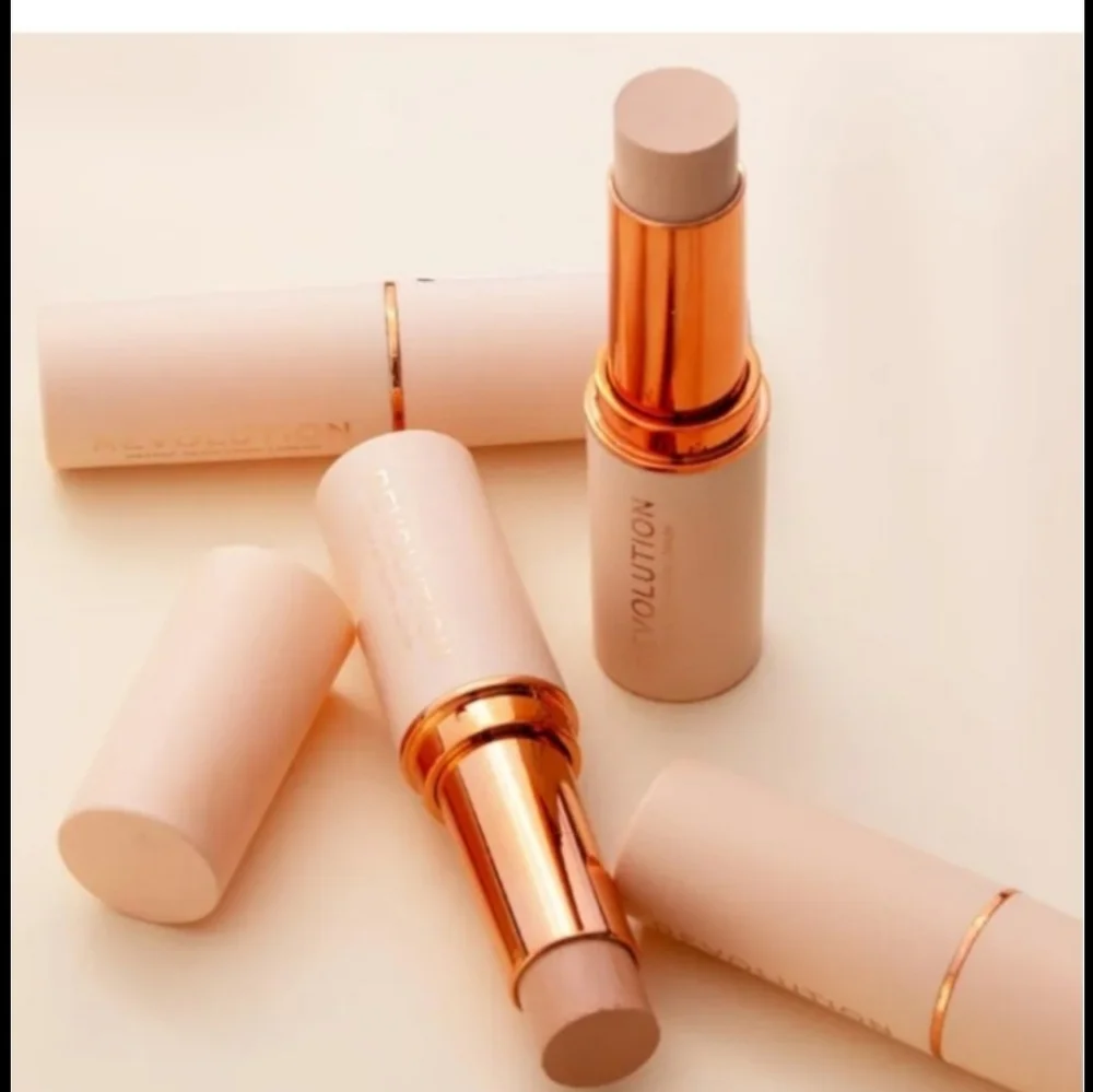 Revolution‎ Cream Concealer F11